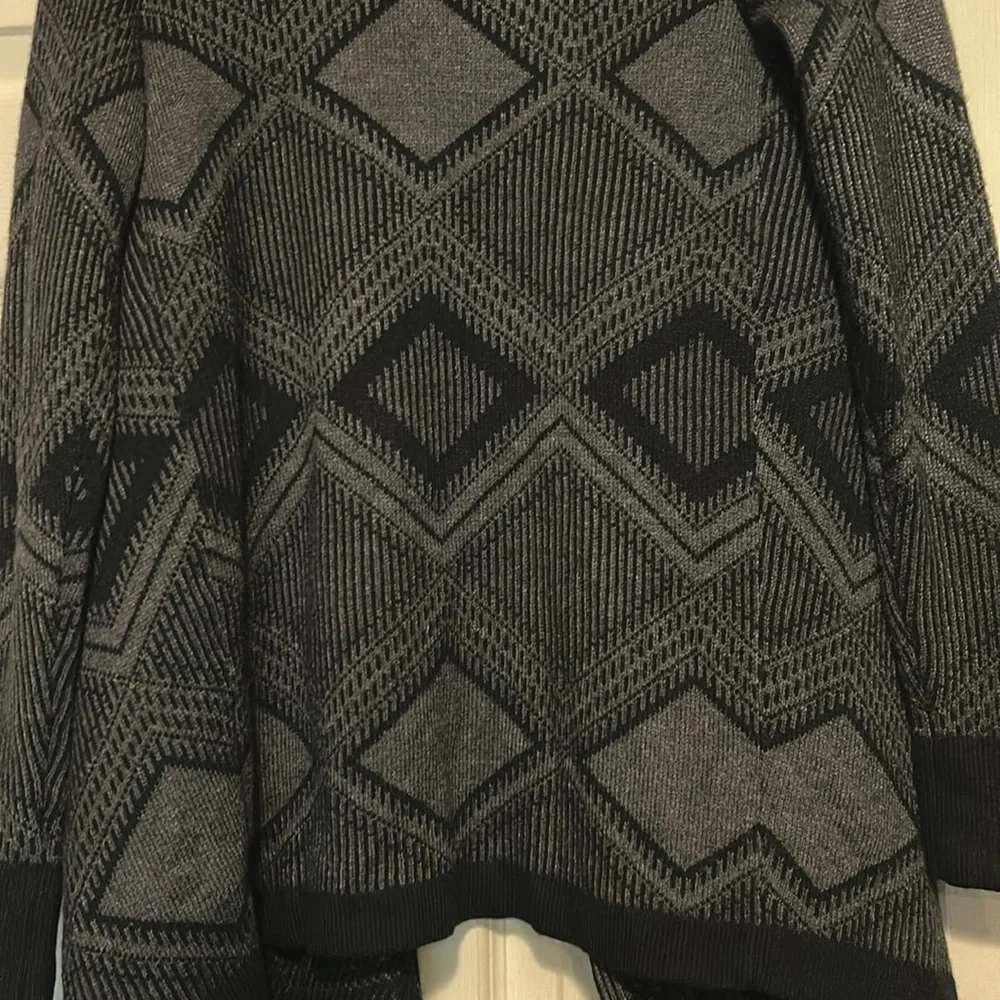 Repartee Black and Gray Geometric Pattern Cardigan Size Small